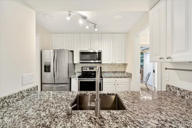 $144,900 | 1477 Bobolink Place, Brentwood, MO 63144