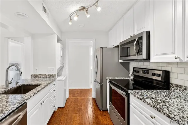 $144,900 | 1477 Bobolink Place, Brentwood, MO 63144