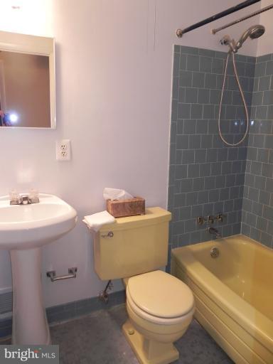 4217 16th Road South Arlington, VA 22204 - Photo 11 of 27 Bath