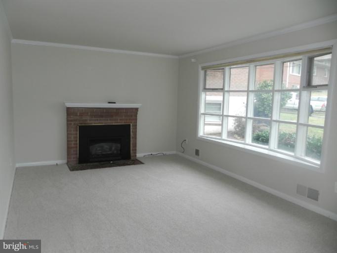4217 16th Road South Arlington, VA 22204 - Photo 20 of 27 Living Room