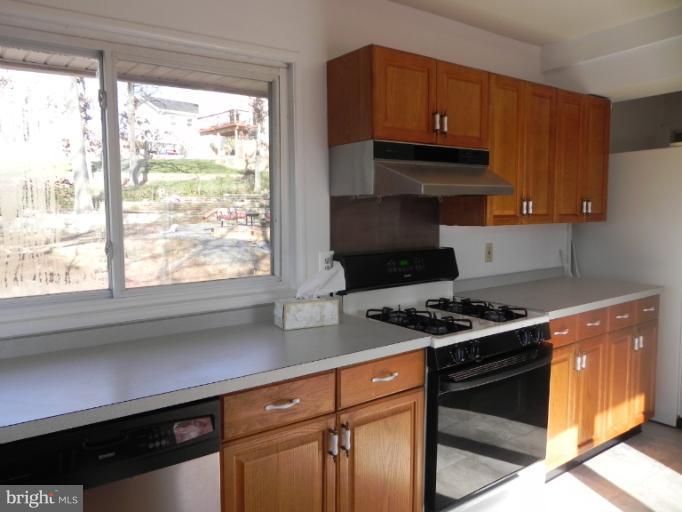 4217 16th Road South Arlington, VA 22204 - Photo 25 of 27 Kitchen