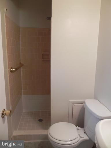 4217 16th Road South Arlington, VA 22204 - Photo 8 of 27 Bath (Master)