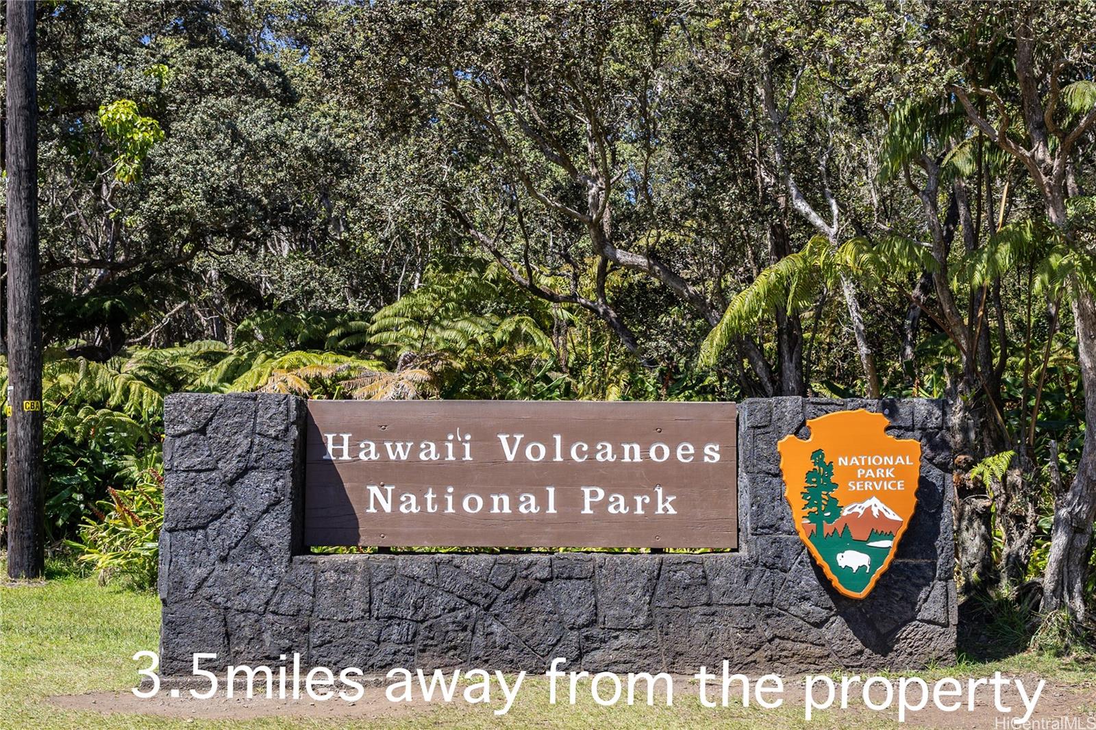 - Hoonanea Street Volcano, HI 96785 - Photo 5 of 7 a sign that is on a brick wall