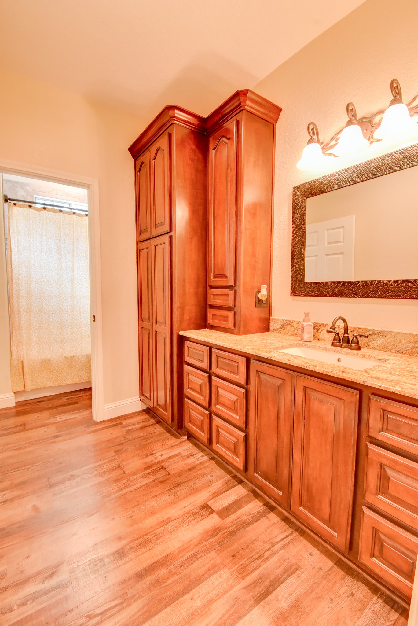 7547 County Road 684D Sweeny, TX 77480 - Photo 25 of 48 Guest Bath