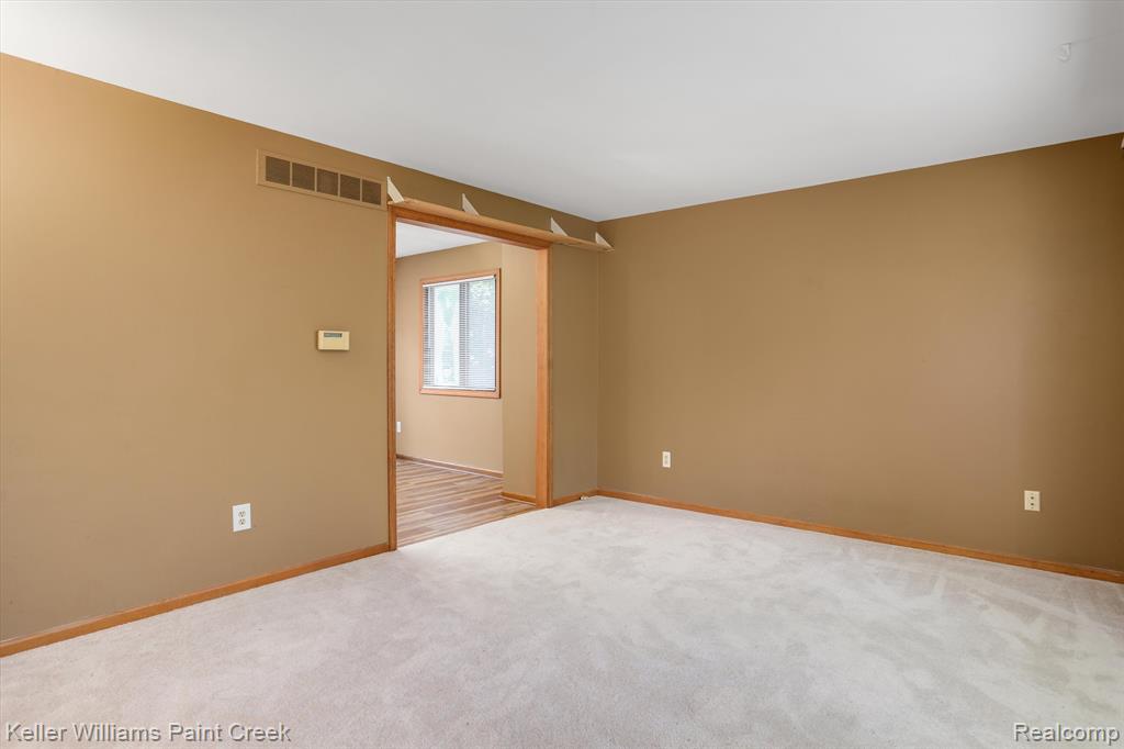 2616 Eastern Avenue Rochester Hills, MI 48307 - Photo 4 of 28