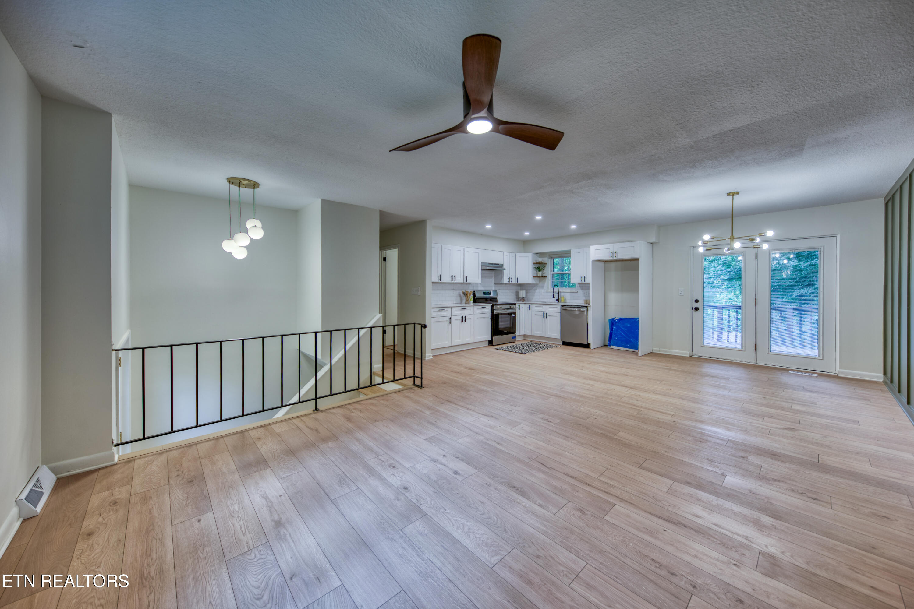 355 Walnut Valley Road Clinton, TN 37716 - Photo 5 of 24 0H3A7312_5
