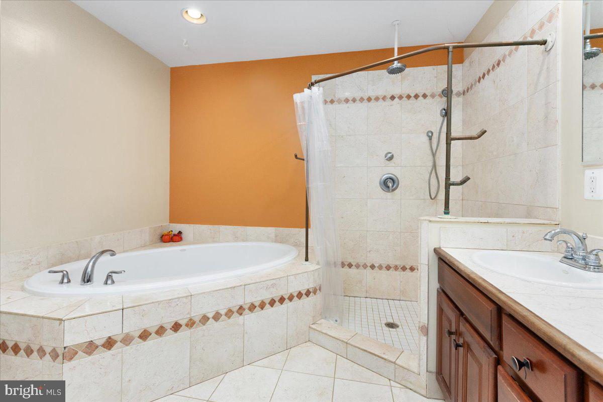 760 Windgate Drive Annapolis, MD 21409 - Photo 22 of 67 Separate walk-in shower