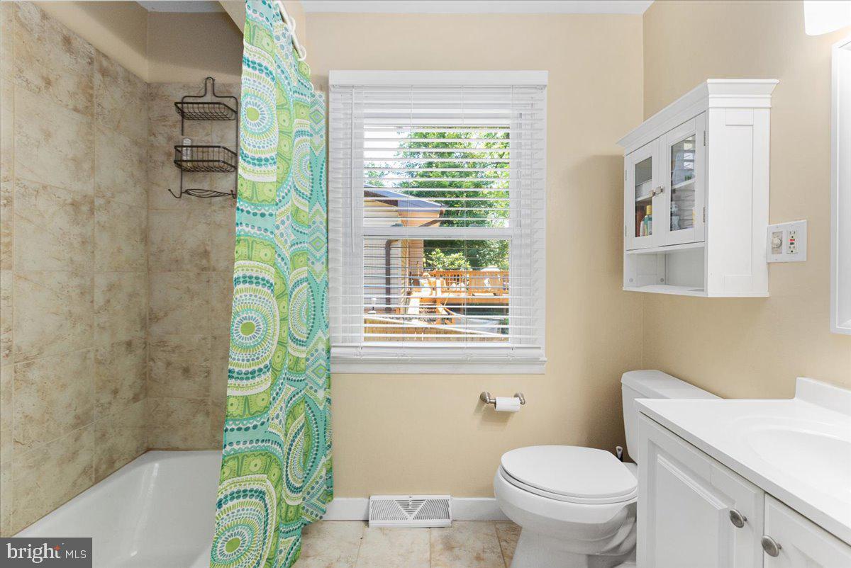 760 Windgate Drive Annapolis, MD 21409 - Photo 28 of 67 Hall bathroom