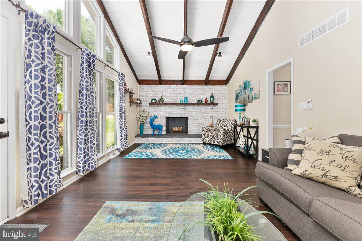 760 Windgate Drive Annapolis, MD 21409 - Photo 3 of 67 Vaulted ceiling