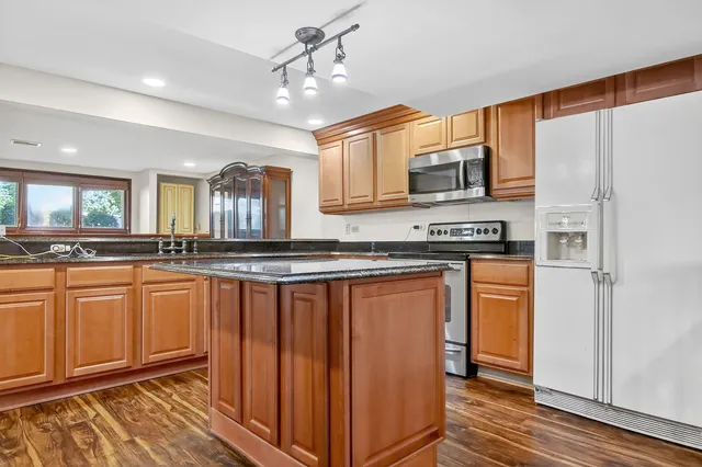 $750,000 | 1417 East Joyce Avenue, Palatine, IL 60074