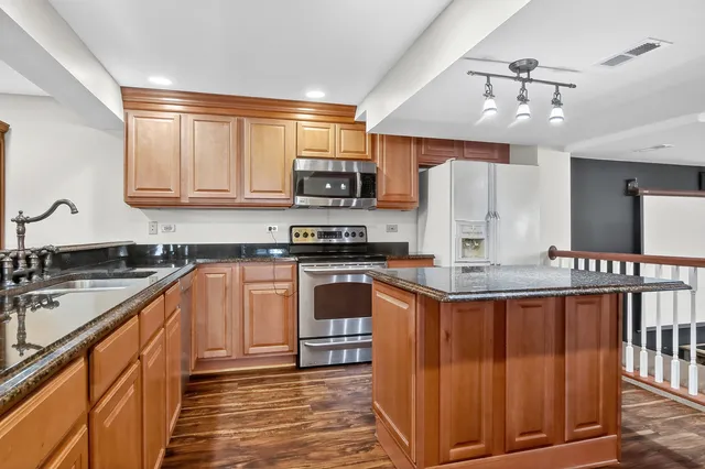 $750,000 | 1417 East Joyce Avenue, Palatine, IL 60074