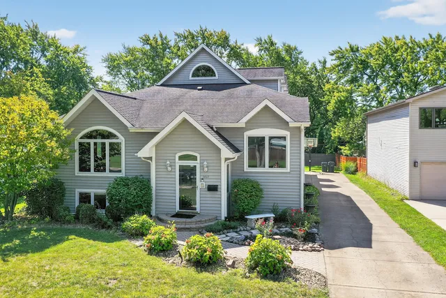$750,000 | 1417 East Joyce Avenue, Palatine, IL 60074