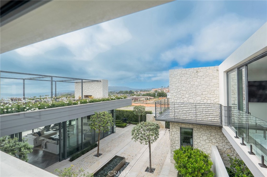 5 Pacific Ridge Place Dana Point, CA 92629 - Photo 42 of 67 UPSTAIRS LARGE RECTANGULAR HALLWAY WINDOW PROVIDE LOTS OF NATURAL LIGHT