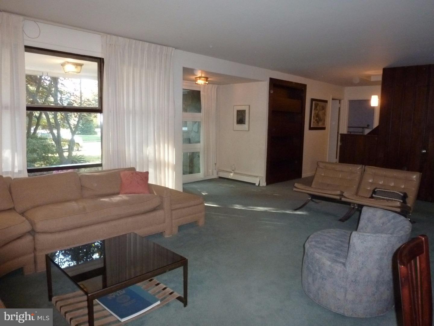 942 Crosswicks Road Rydal, PA 19046 - Photo 3 of 17 Living Room