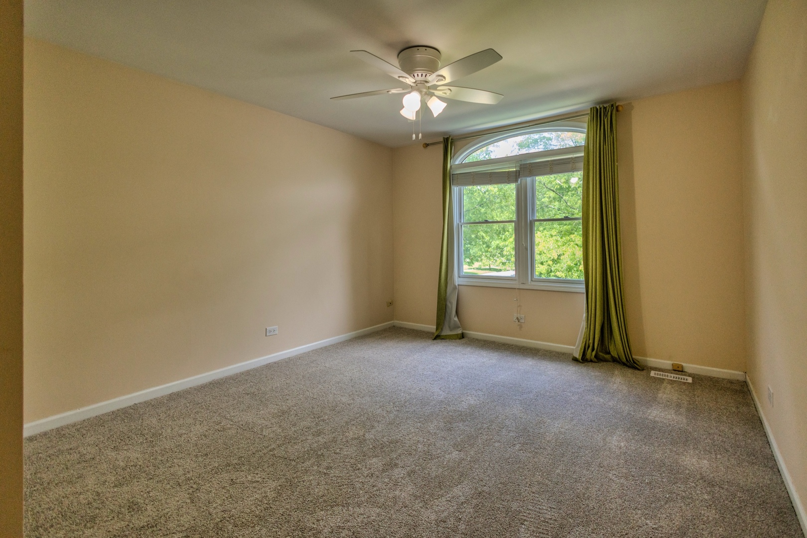 8 Steck Court Bolingbrook, IL 60440 - Photo 16 of 39