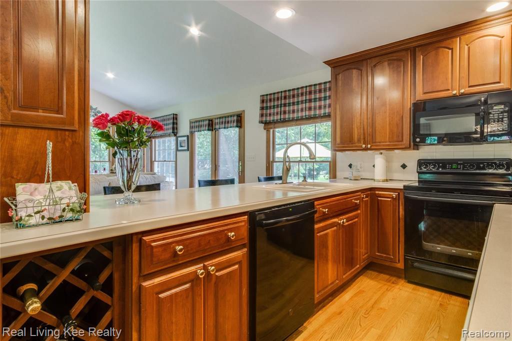 354 Texas Avenue Rochester Hills, MI 48309 - Photo 25 of 62