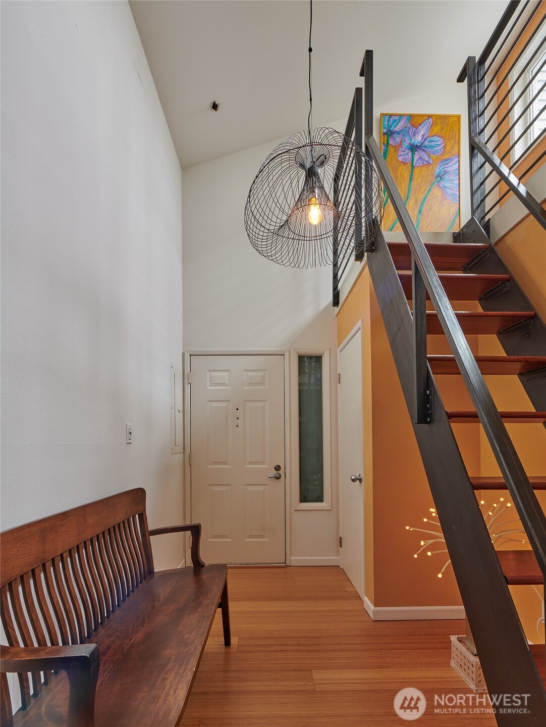 909 North 35th Street, Unit 403 Seattle, WA 98103 - Photo 3 of 37
