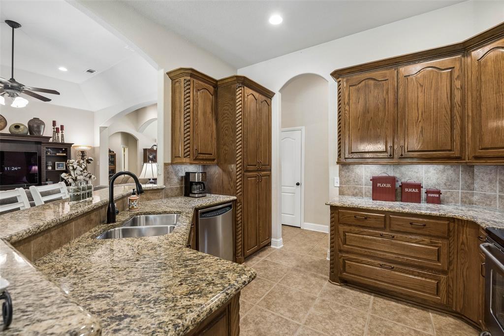 612 Sportsman Park Road Azle, TX 76020 - Photo 13 of 40
