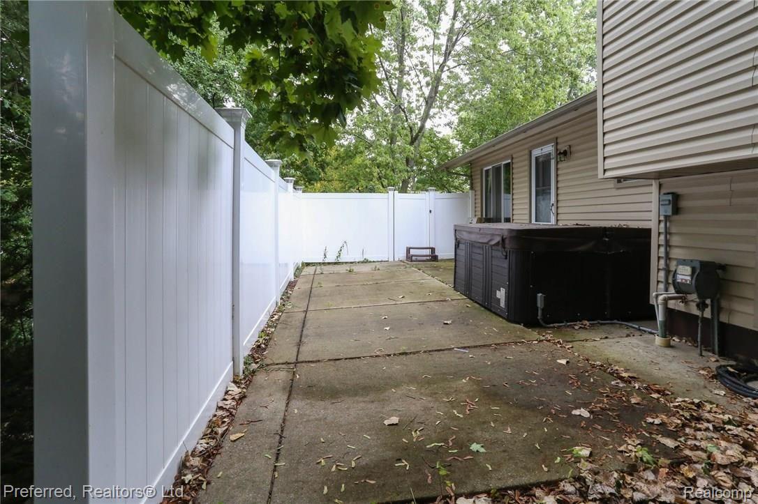 22581 Winfield Road Novi, MI 48375 - Photo 28 of 30 28IMG_2211.jpg