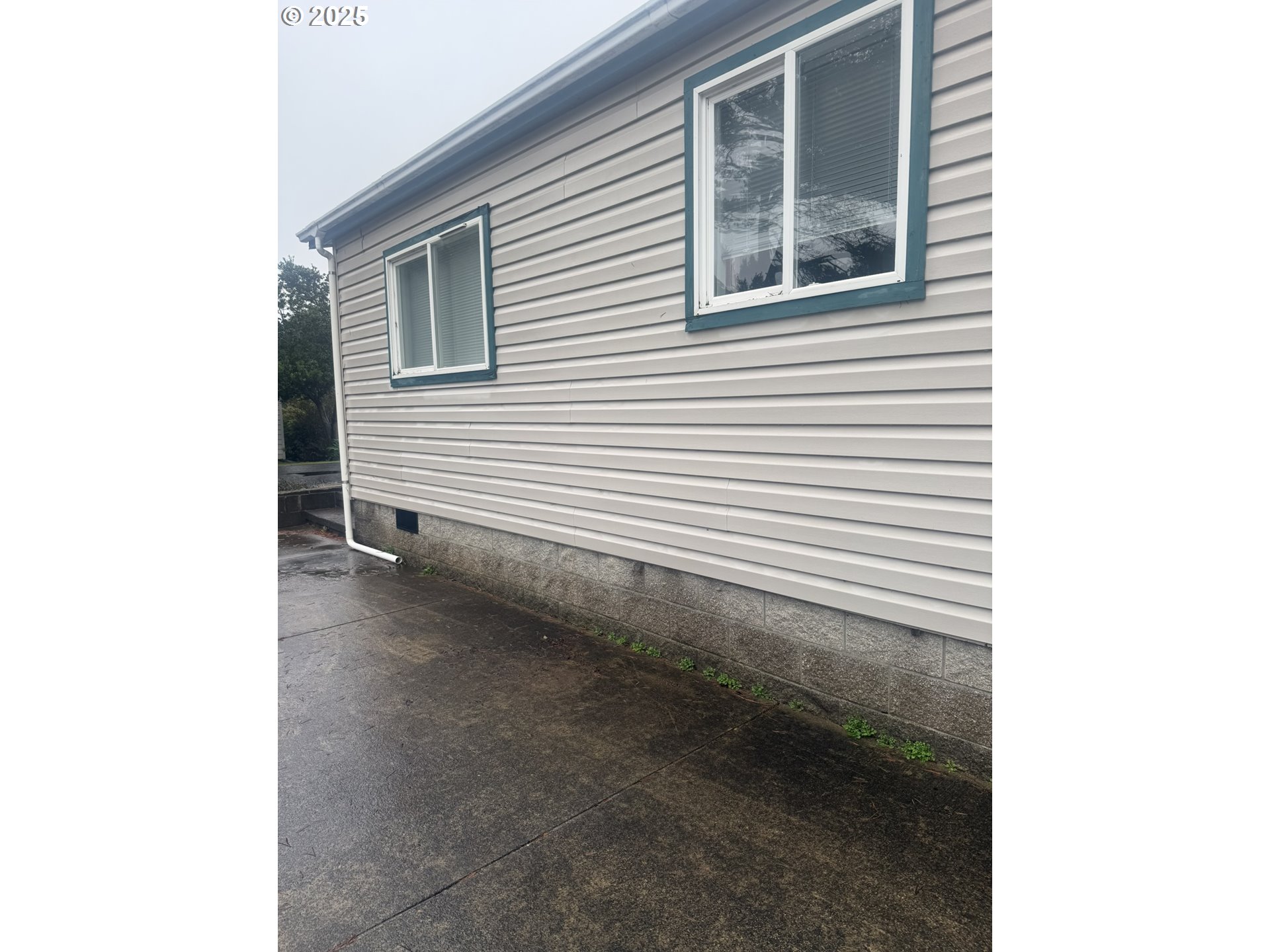 1601 Rhododendron Drive, Unit 654 Florence, OR 97439 - Photo 20 of 24 a view of a house with a yard and garage