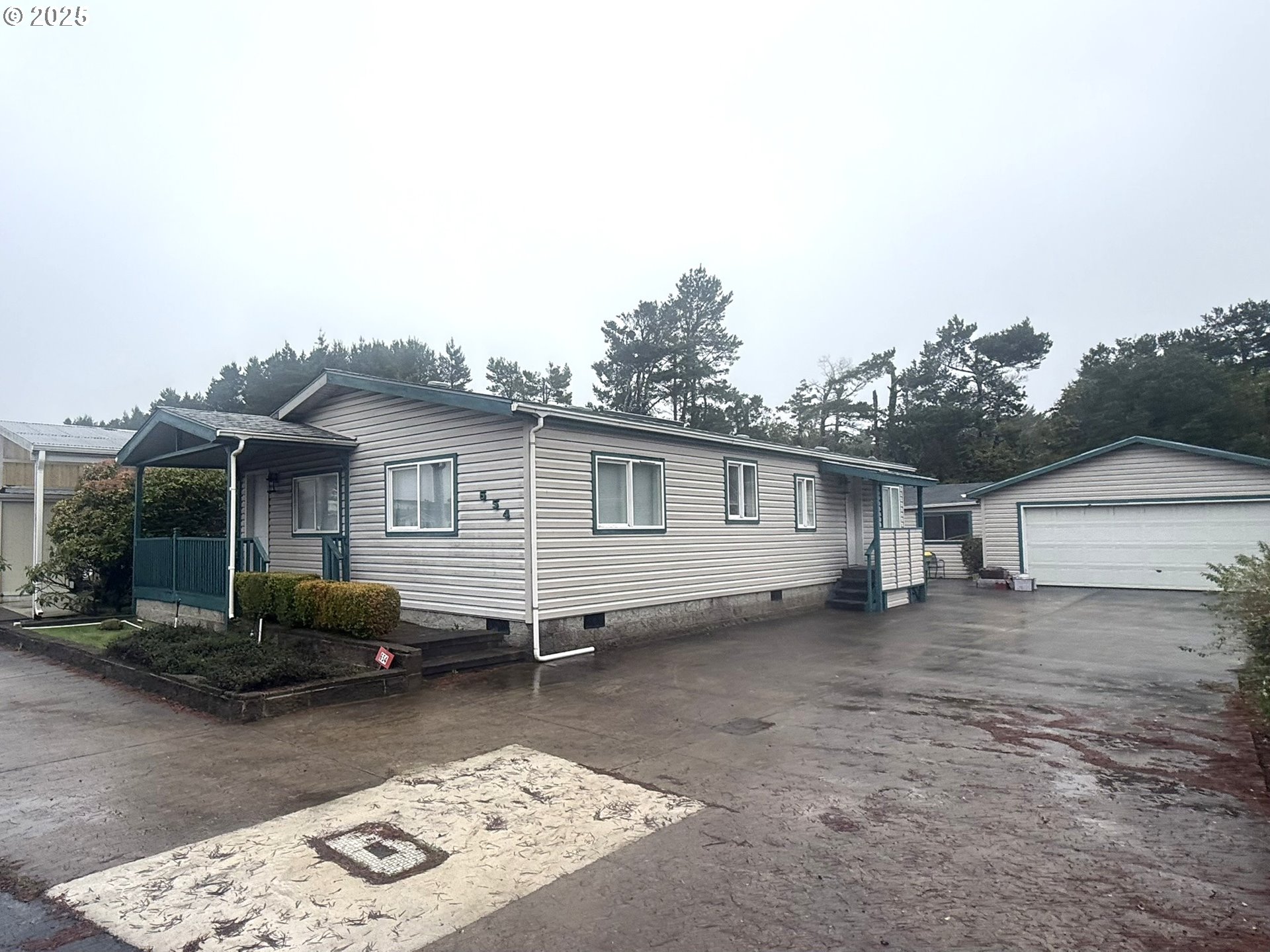 1601 Rhododendron Drive, Unit 654 Florence, OR 97439 - Photo 2 of 24 a house view with a backyard space