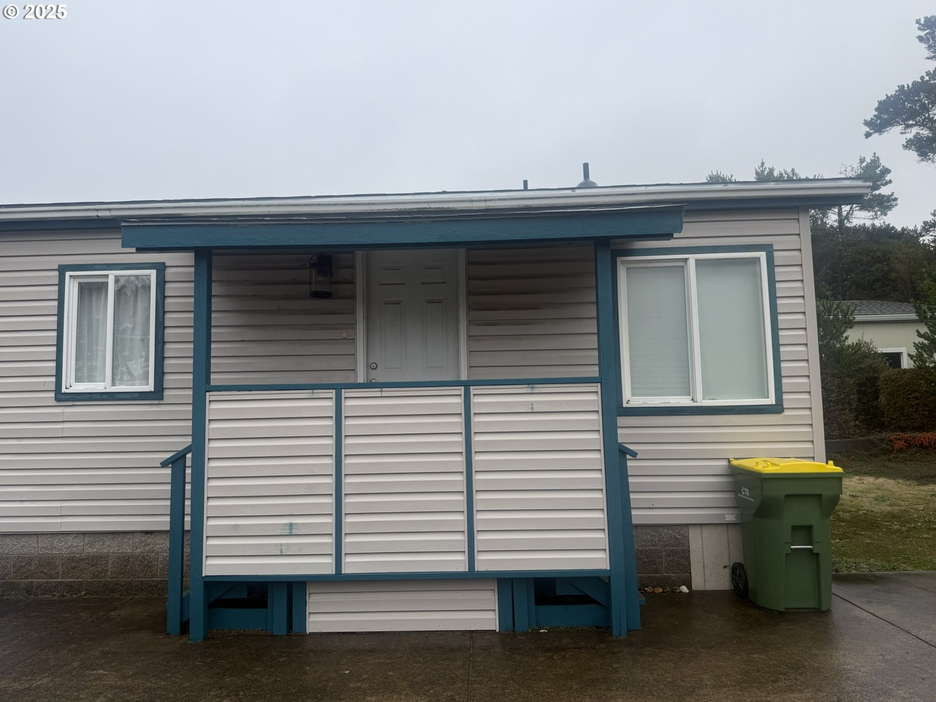 1601 Rhododendron Drive, Unit 654 Florence, OR 97439 - Photo 24 of 24 a view of a patio of a house