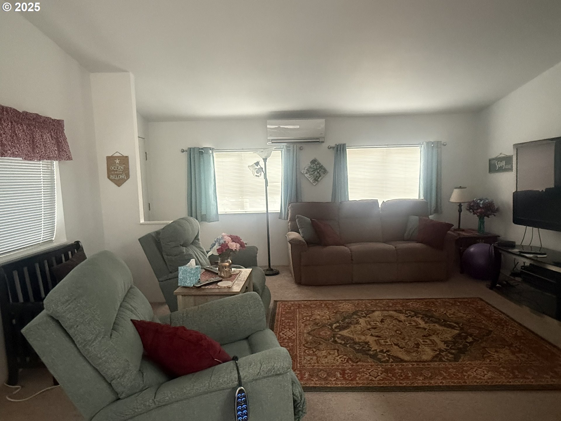1601 Rhododendron Drive, Unit 654 Florence, OR 97439 - Photo 3 of 24 a living room with furniture window and a lamp