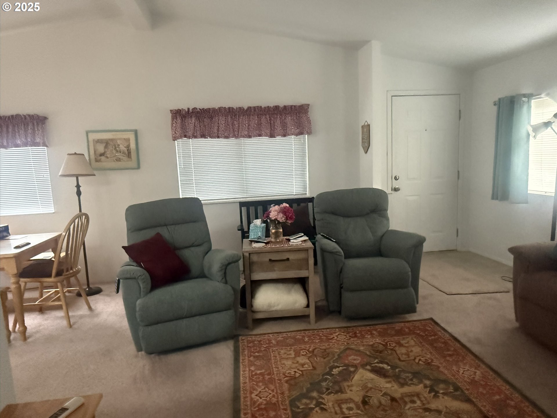 1601 Rhododendron Drive, Unit 654 Florence, OR 97439 - Photo 5 of 24 a living room with furniture