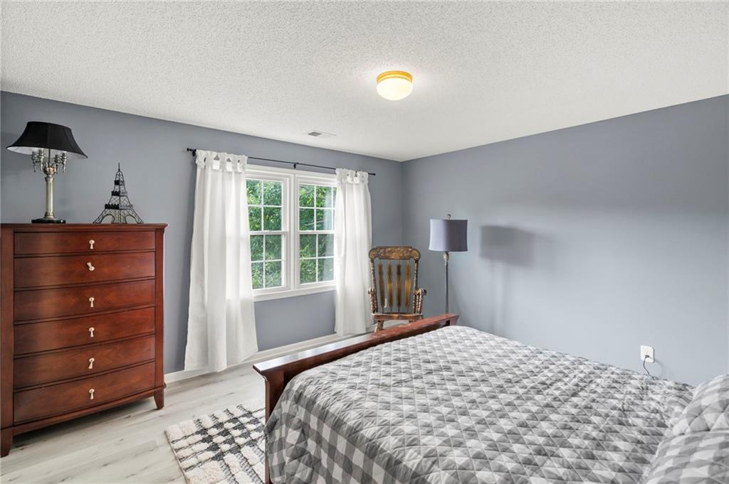 12811 Reeder Street Overland Park, KS 66213 - Photo 22 of 53