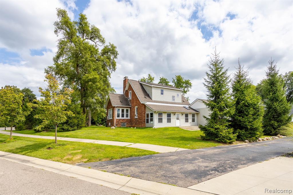 1330 Union Lake Road White Lake, MI 48386 - Photo 31 of 40