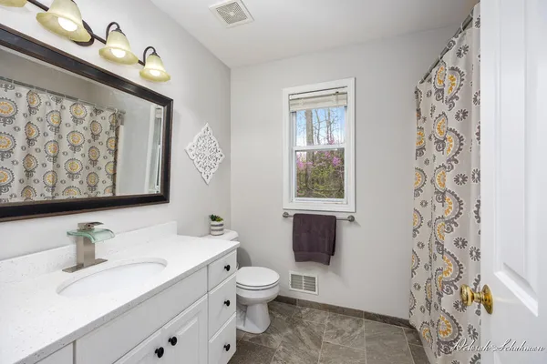 $469,900 | 6495 Los Altos Drive Northeast, Rockford, MI 49341