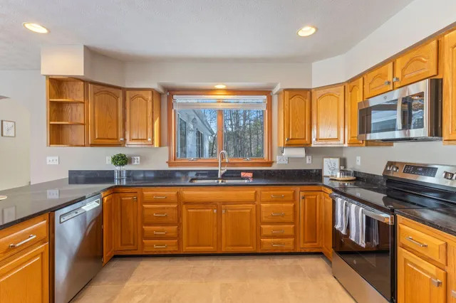 $799,000 | 5 Trix Lane, Biddeford, ME 04005