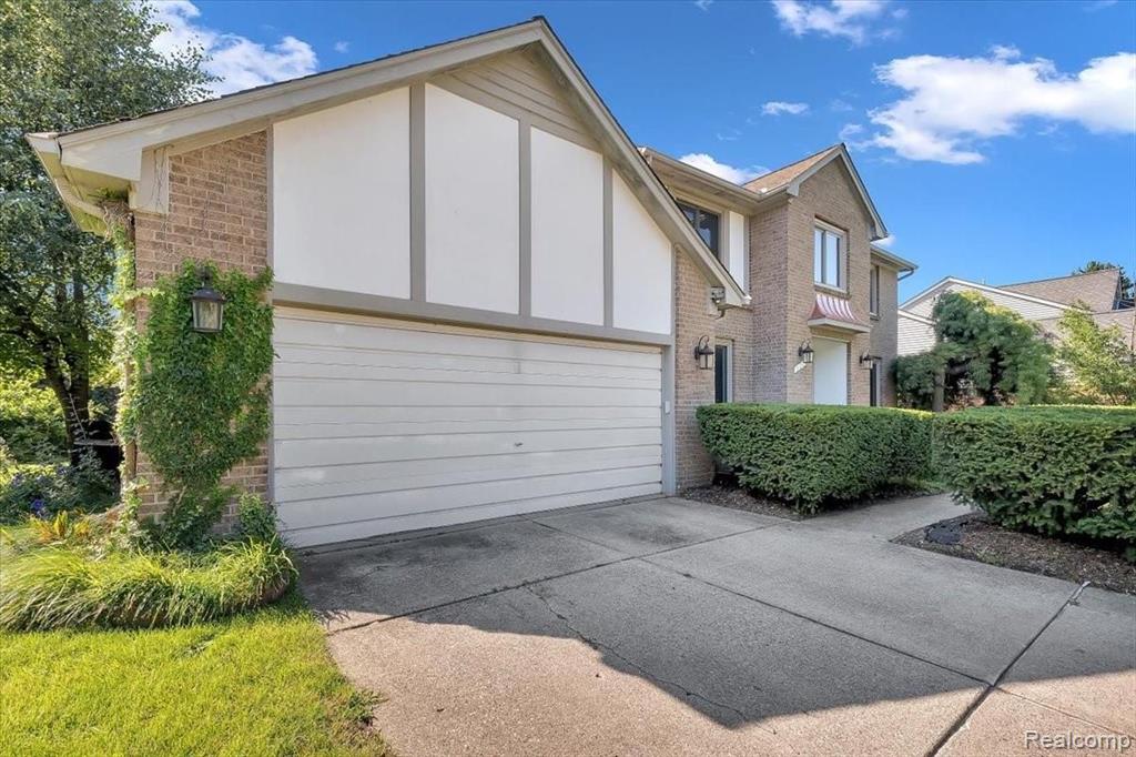 320 Rose Brier Drive Rochester, MI 48309 - Photo 2 of 48