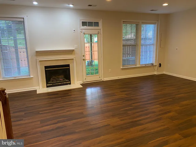 $3,400 | 42060 Fremont Preserve Square, Aldie, VA 20105