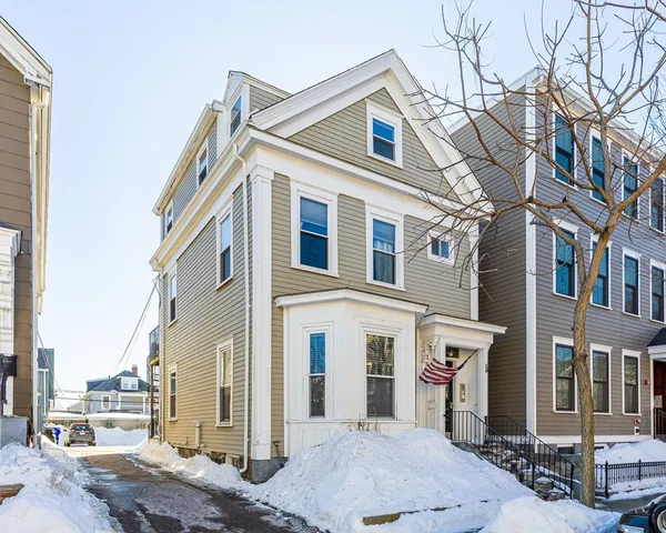 $725,000 | 581 East 8th Street, Unit 1, Boston, MA 02127