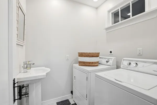 $679,000 | 190 South Street, Unit B, Hingham, MA 02043