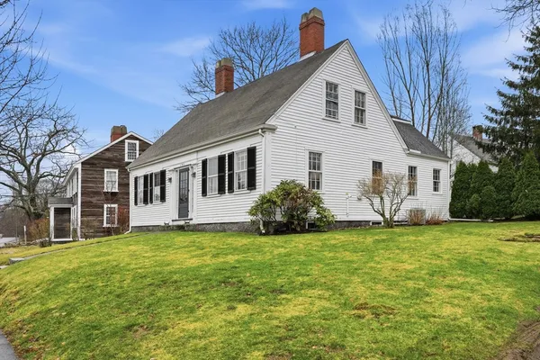 $679,000 | 190 South Street, Unit B, Hingham, MA 02043