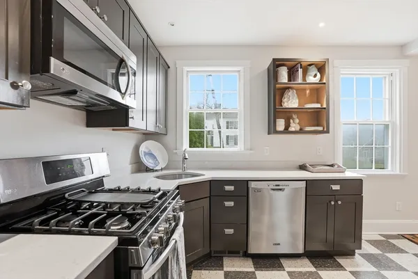 $679,000 | 190 South Street, Unit B, Hingham, MA 02043