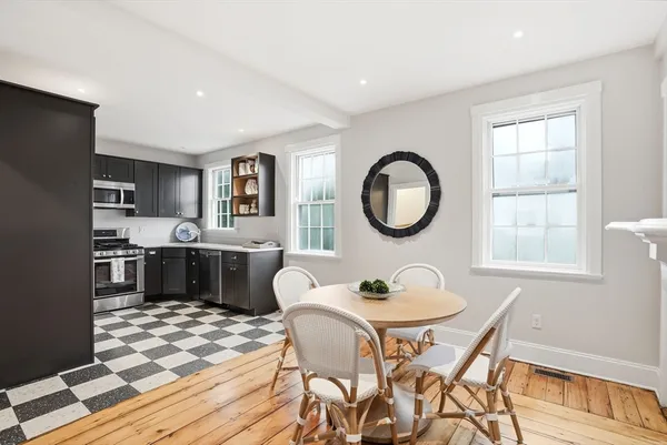$679,000 | 190 South Street, Unit B, Hingham, MA 02043