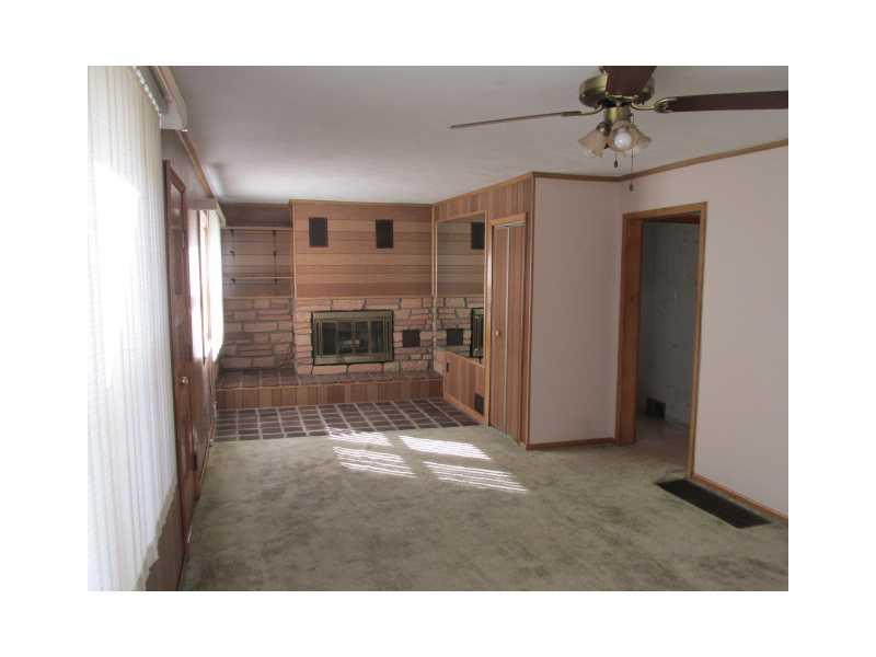 302 Ridge Boulevard Connellsville, PA 15425 - Photo 3 of 14 Living Room.