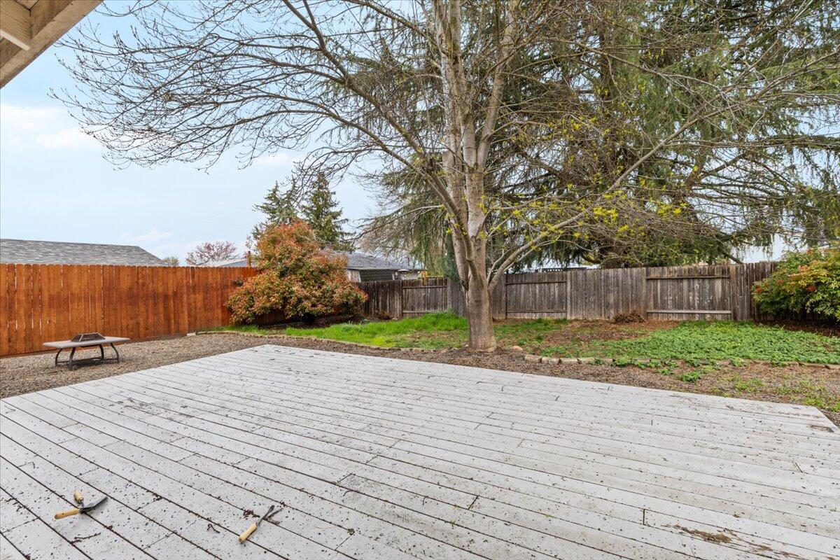 3057 Delta Waters Road Medford, OR 97504 - Photo 21 of 23 21-CI_6167
