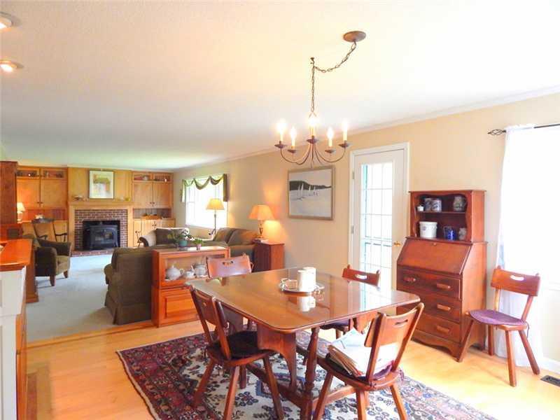 514 Duckpuddle Road Waldoboro, ME 04572 - Photo 6 of 35 Living Room.