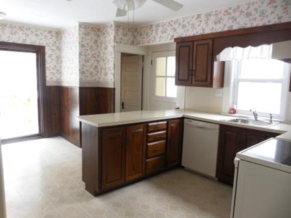 93 Beaconsfield Road Worcester, MA 01602 - Photo 10 of 24