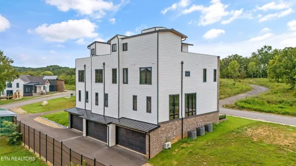 $649,900 | 210 Granite Drive, Sevierville, TN 37876