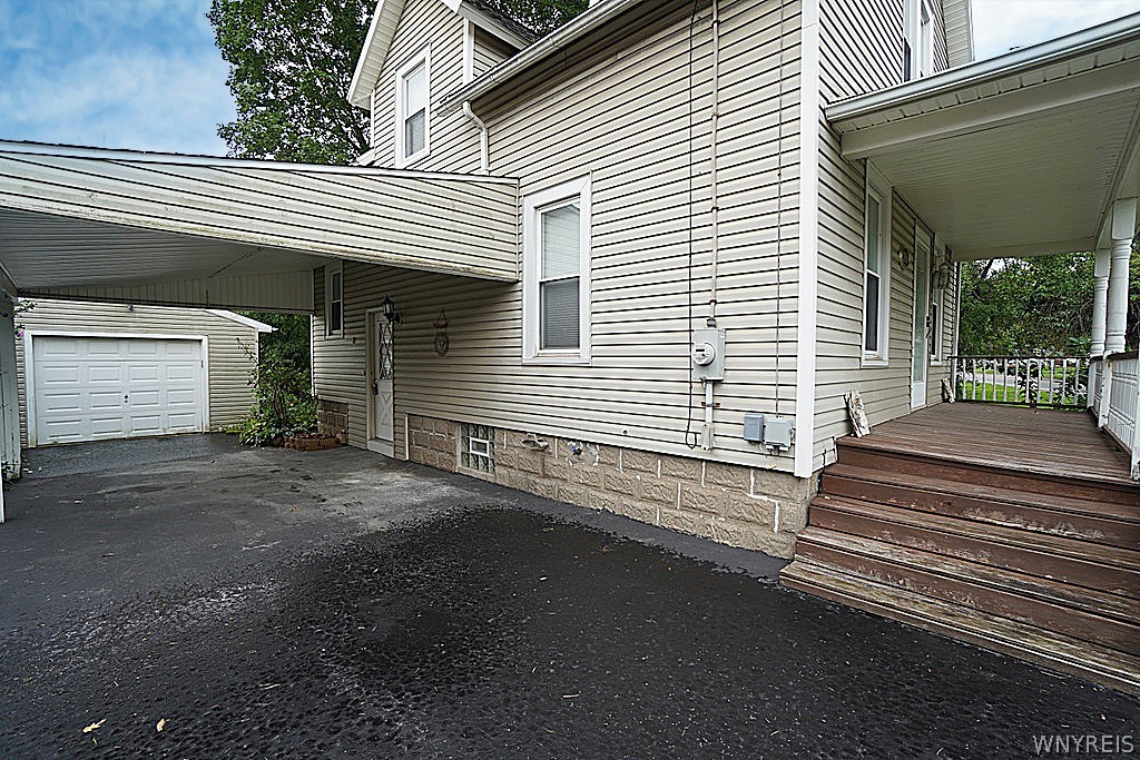 2398 Niagara Road Wheatfield, NY 14304 - Photo 4 of 31 Gallery Image 4