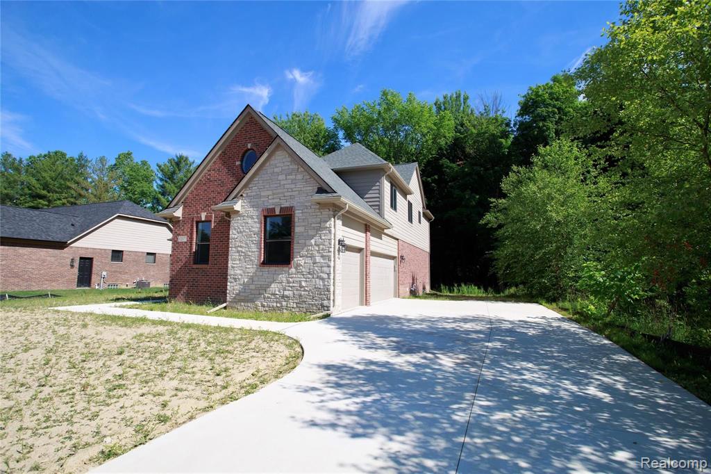 1217 Bloomer Road Rochester Hills, MI 48307 - Photo 5 of 42