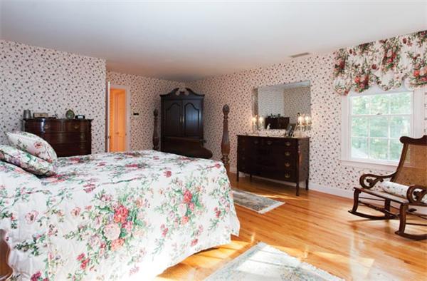 11 Warren Road Dedham, MA 02026 - Photo 12 of 15 Gallery Image 12