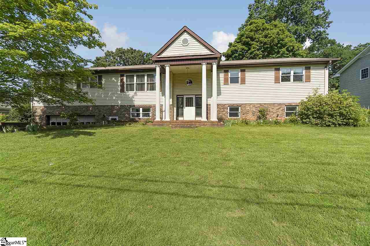 18 Sandringham Road Taylors, SC 29687 - Photo 1 of 36 Gallery Image 1