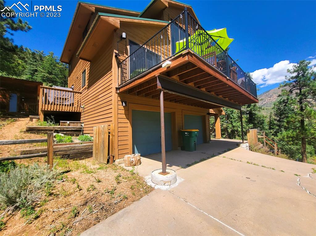a house view with a outdoor space