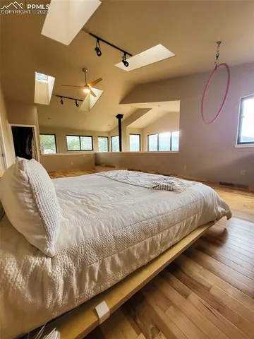 a view of bedroom and bedroom